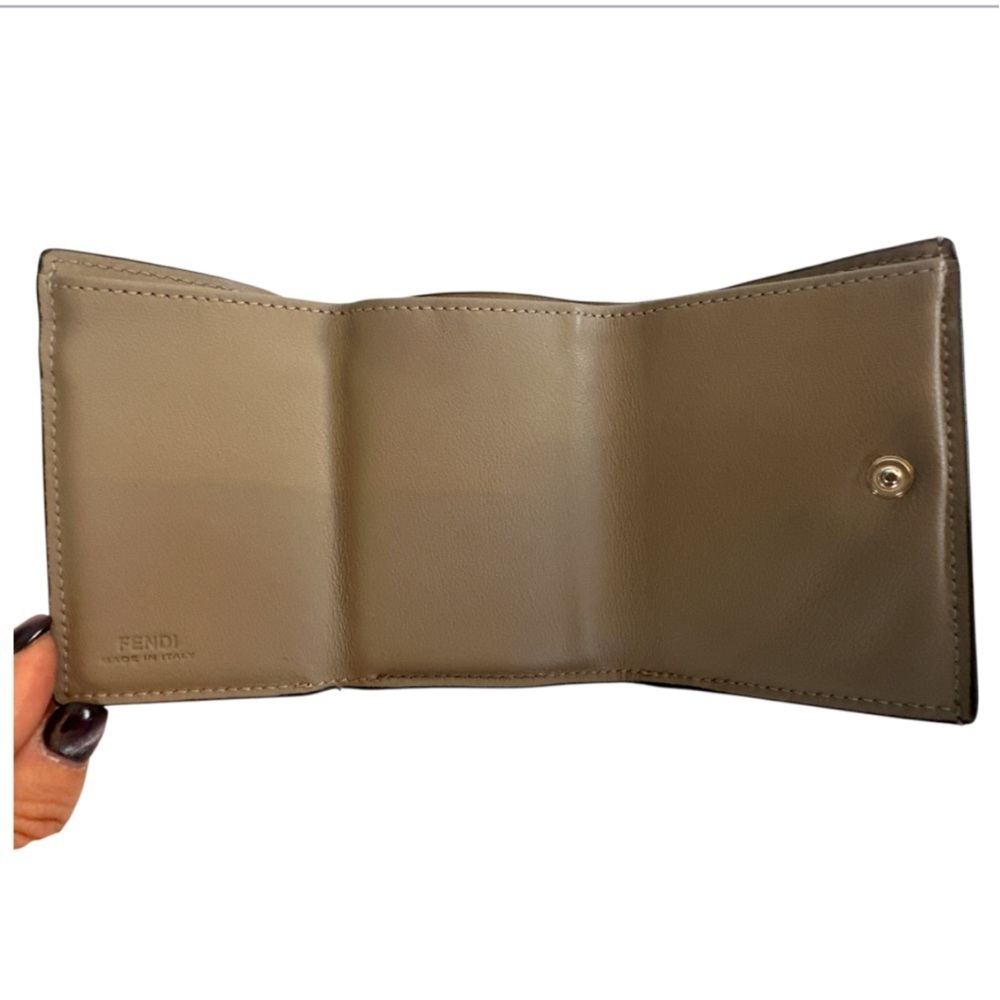 FENDI Tri-fold Leather Peekaboo Brown Womens Wallet PreLoved - Picture 9 of 11